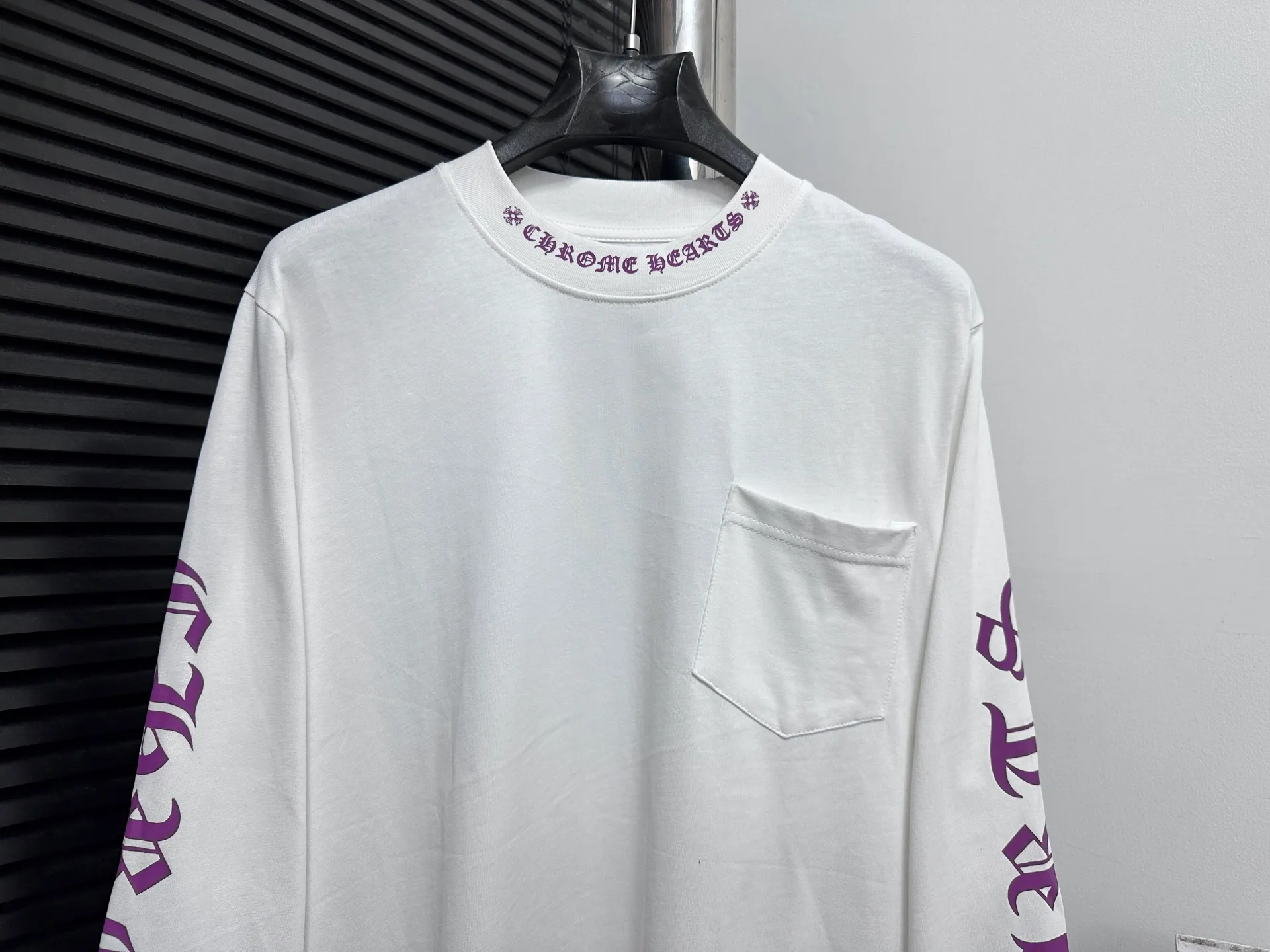 🅿️230 [Come Hearts] Crow Heart Graffiti Letters Limited Sanskrit Printed Long Sleeves, High Weight Threads on Collar and Cuffs, Custom Weaved and Dyed 280g Double Yarn Pure Cotton Fabric, Washed Anti-Counterfeiting Tags and other auxiliary labels are all correct versions, super conspicuous, super pretty, super stylish, same style for men and women! The overall upper body highlights fashion and individuality, and when worn together by a couple, it is a recommended T-shirt by the Street Ace!! Same style for men and women Size: XS-L